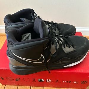Nike Basketball Kyrie Infinity Sneakers Sz 12.5